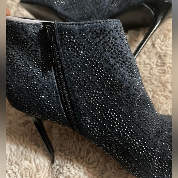 Guess Navy Rhinestone embellished stiletto Heel ankle Booties NEW size 7.5 - Picture 7 of 9